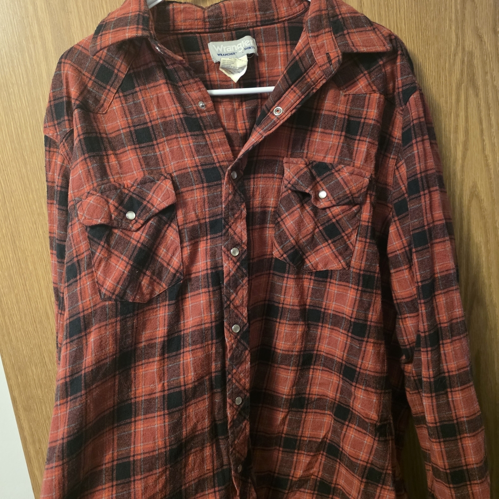 Wrangler Men's Red and Black Plaid Button Down Shirt